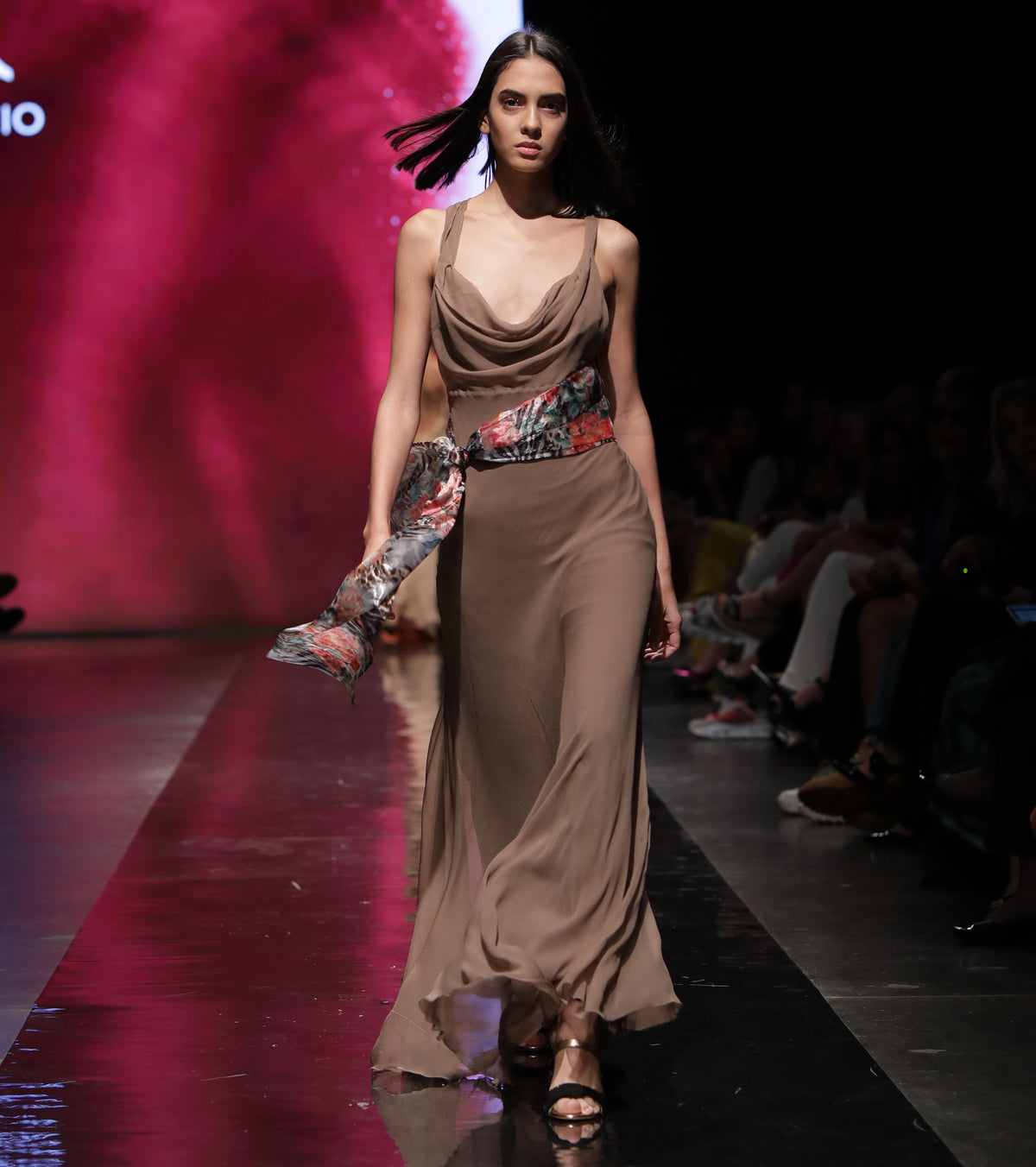 LOOK 19