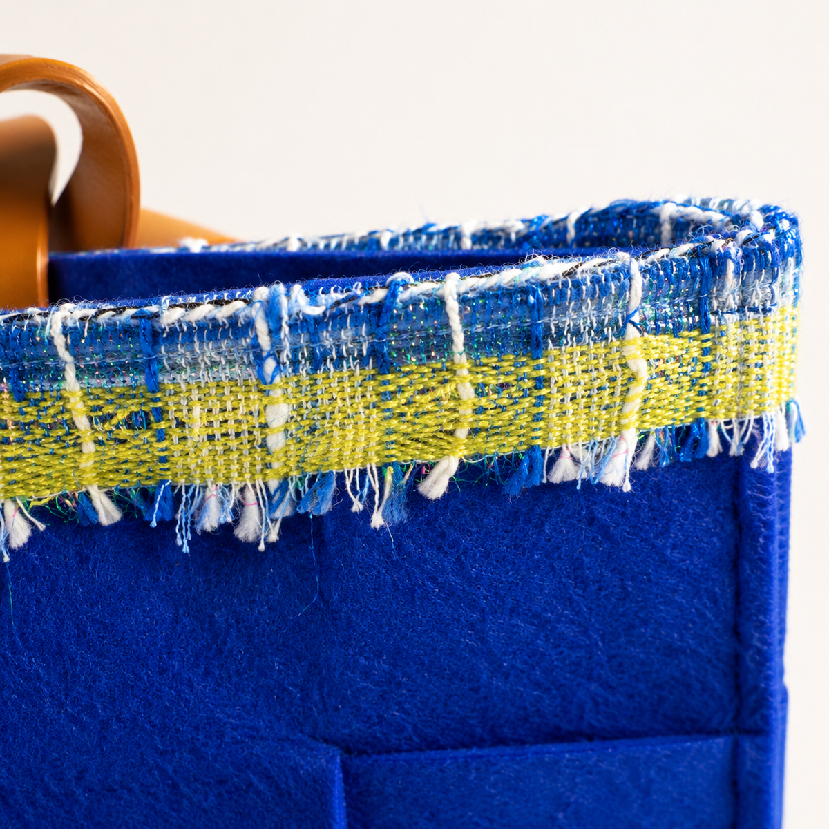 BOLSO GRANDE TRAMA FIELTRO 43 AZUL