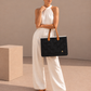 BOLSO MEDIANO TRAMA FIELTRO NEGRO