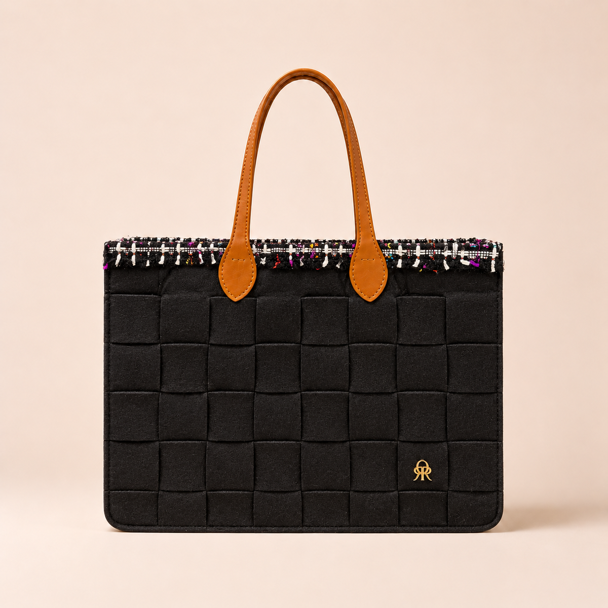 BOLSO MEDIANO TRAMA FIELTRO NEGRO