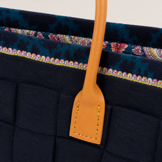 BOLSO PEQUEÑO TRAMA FIELTRO NEGRO