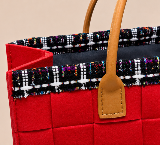 BOLSO PEQUEÑO TRAMA FIELTRO 17 CARMIN